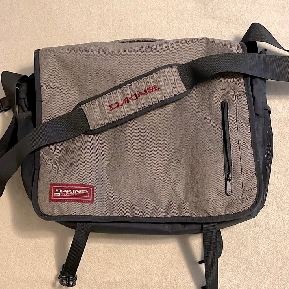 Dakine Messenger Bag
